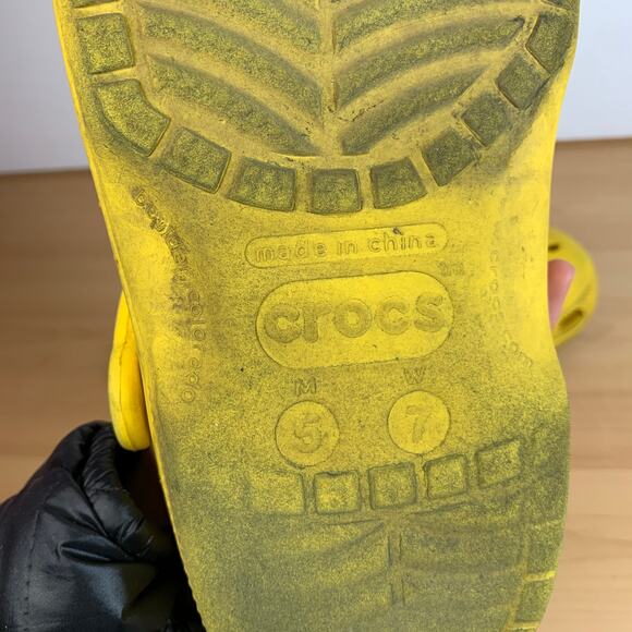 CROCS Women's Yellow Sandal size 7 - Picture 5 of 8